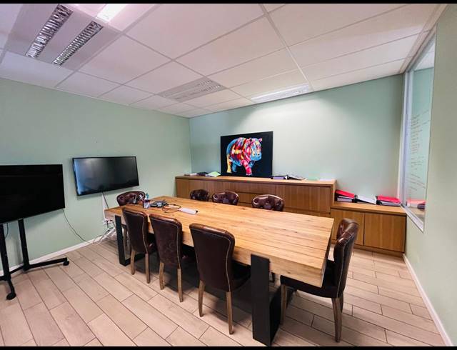 210M² OFFICE FOR SALE IN FOURWAYS GARDENS